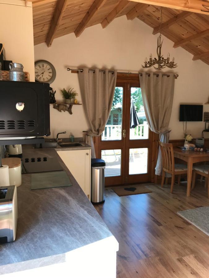 Cosy Dog Friendly Lodge With An Outdoor Bath On The Isle Of Wight Whitwell  Exterior photo