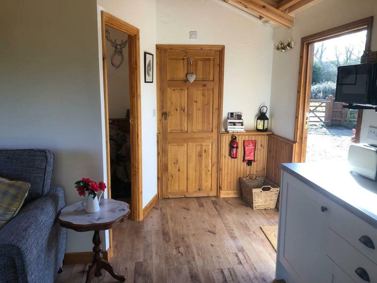 Cosy Dog Friendly Lodge With An Outdoor Bath On The Isle Of Wight Whitwell  Exterior photo